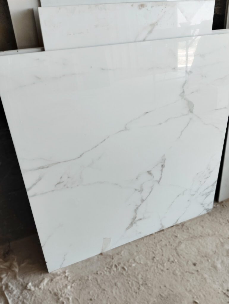 Carrara 74x74cm