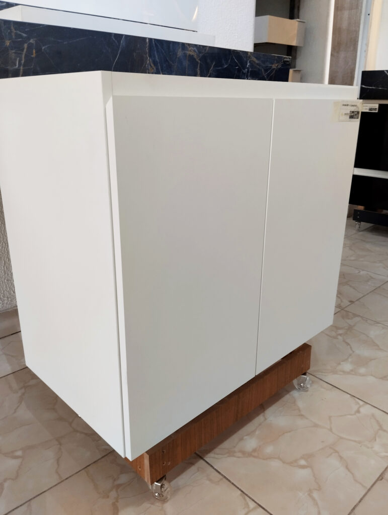 Armario Branco 68 x 38cm